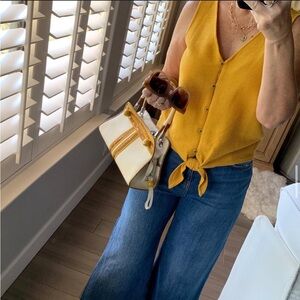 ✨Donating soon✨Yellow Sleeveless Button-Down Top